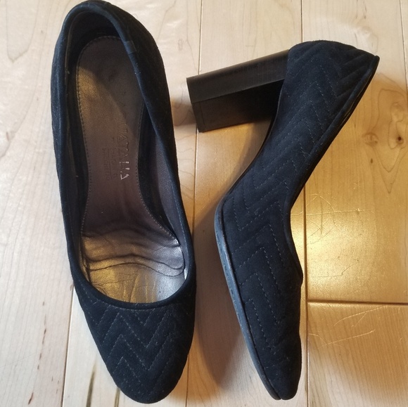 Aquatalia Shoes - 👠 Aquatalia black heels, quilted chevron pattern